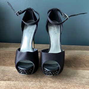 Shoe Dazzle platform heels